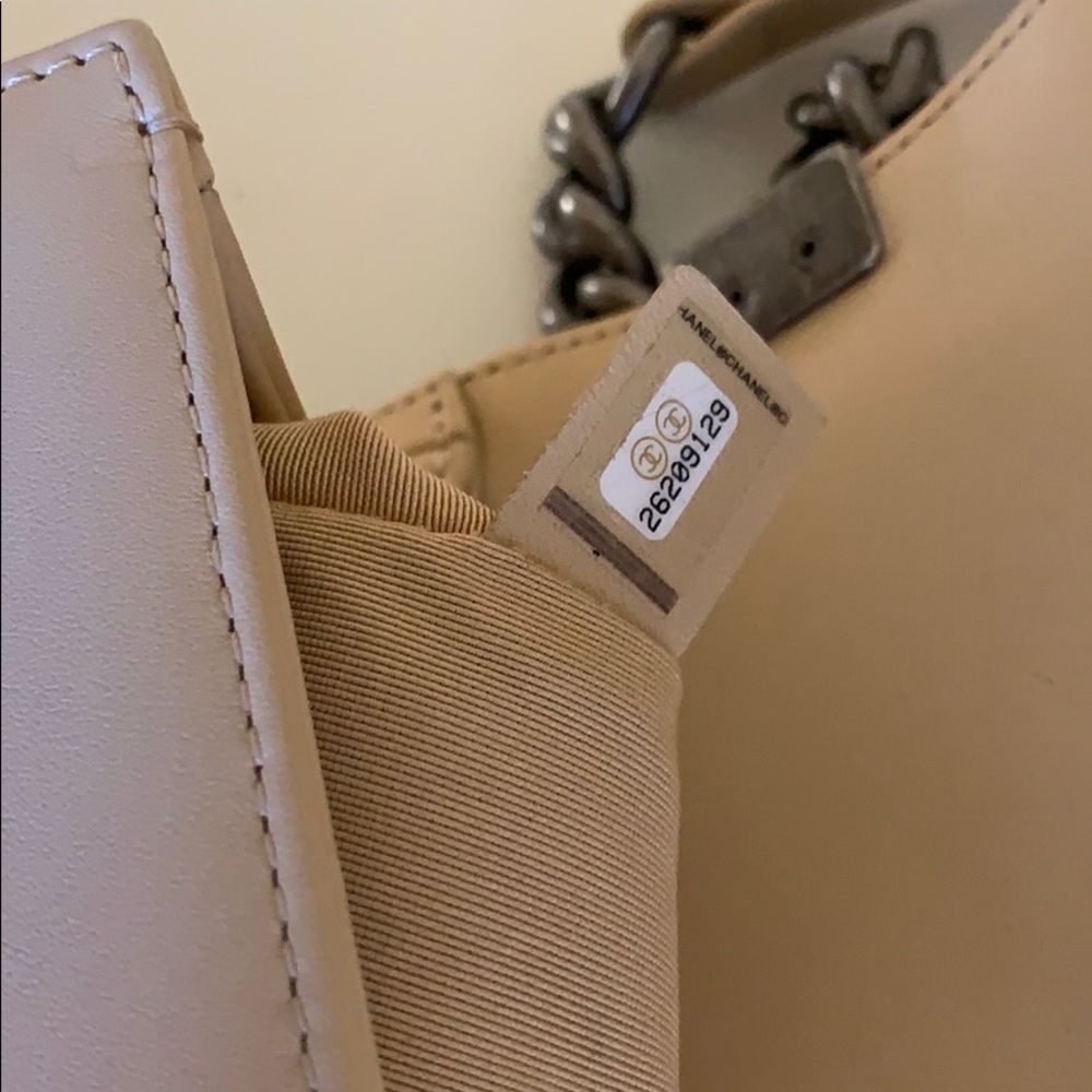 Chanel medium beige boy bag - Picture 5 of 6